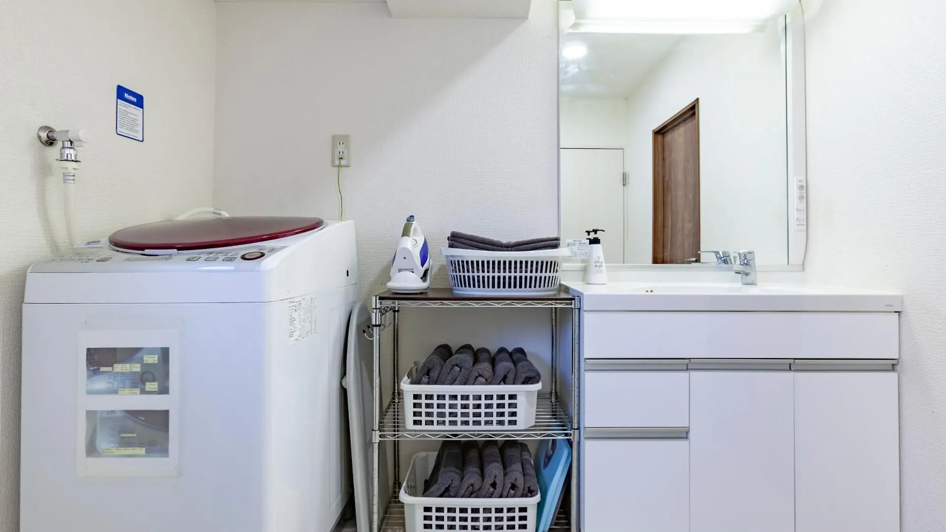 Premier Suite Shinjuku West 3F 4F Tokyo Apartment
